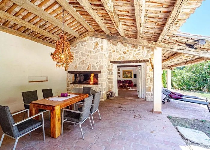 By Guide Trstenik (Dubrovnik-Neretva)